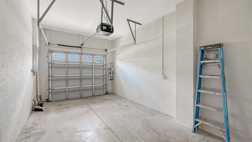 For Sale: $199,995 (2 beds, 2 baths, 1268 Square Feet)