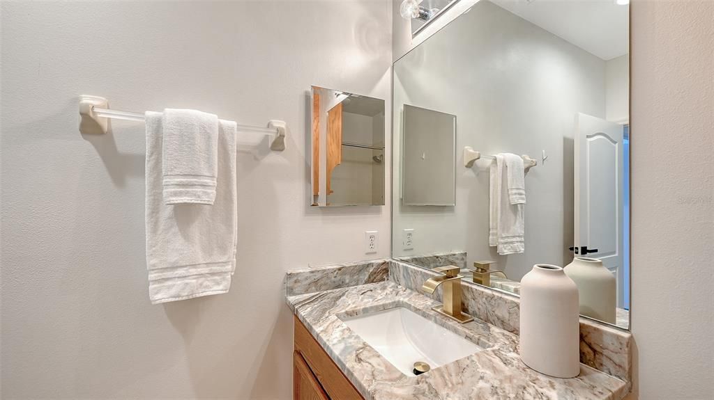 For Sale: $199,995 (2 beds, 2 baths, 1268 Square Feet)