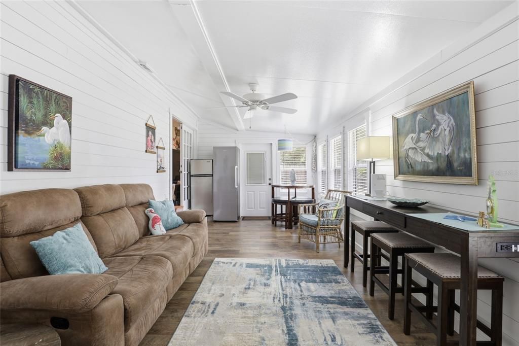 For Sale: $370,000 (3 beds, 2 baths, 1578 Square Feet)