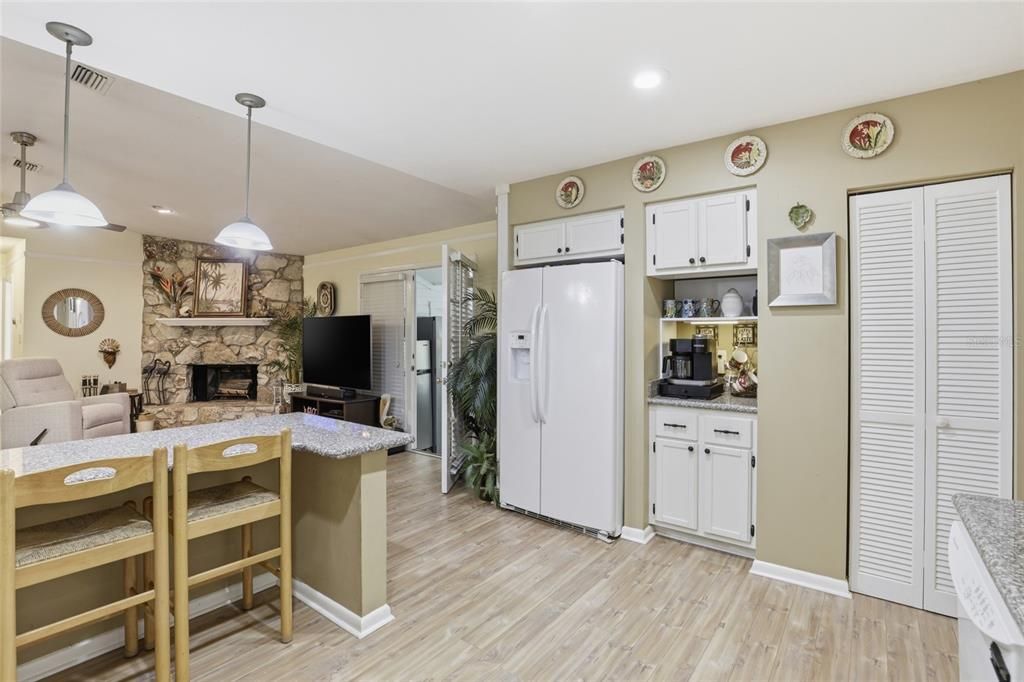 For Sale: $370,000 (3 beds, 2 baths, 1578 Square Feet)
