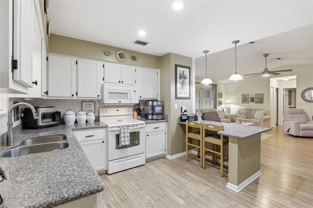 For Sale: $370,000 (3 beds, 2 baths, 1578 Square Feet)