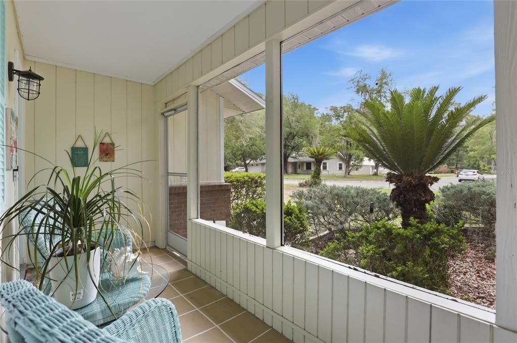 For Sale: $370,000 (3 beds, 2 baths, 1578 Square Feet)