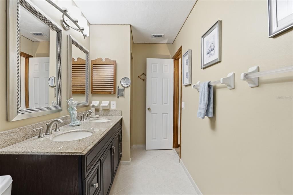 For Sale: $370,000 (3 beds, 2 baths, 1578 Square Feet)