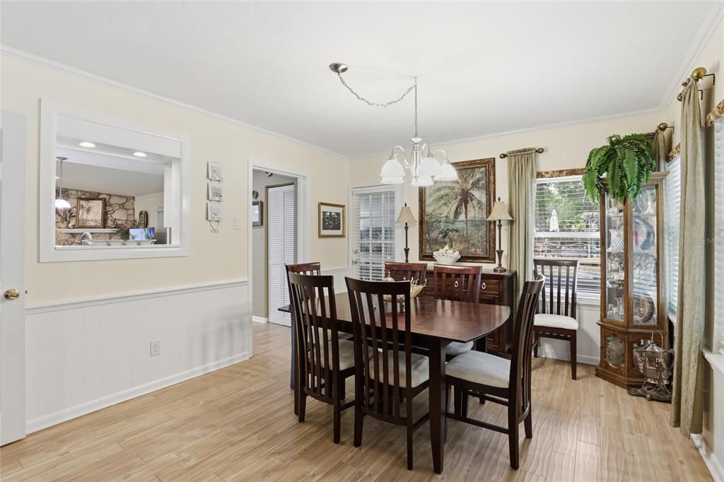 For Sale: $370,000 (3 beds, 2 baths, 1578 Square Feet)