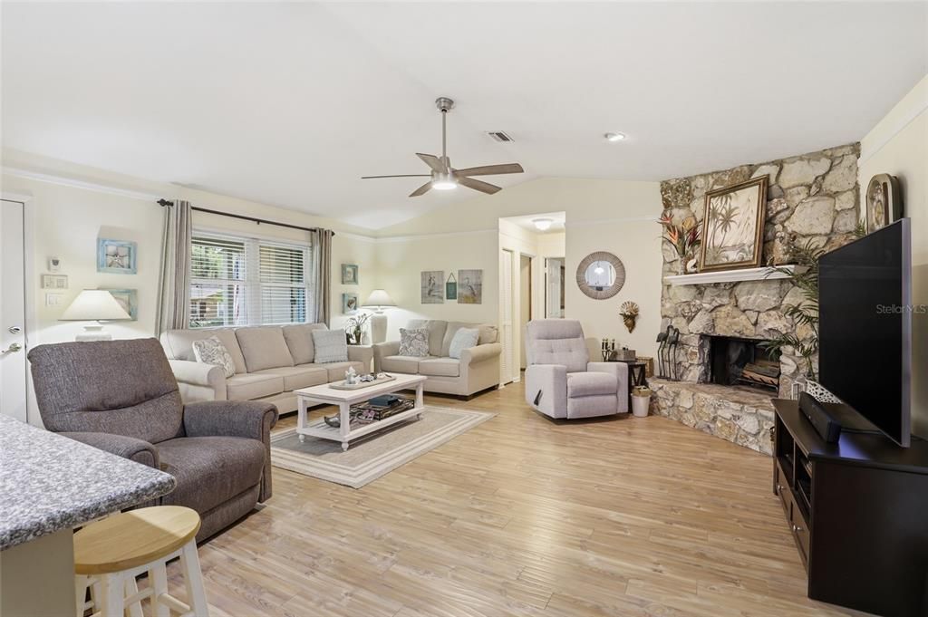 For Sale: $370,000 (3 beds, 2 baths, 1578 Square Feet)