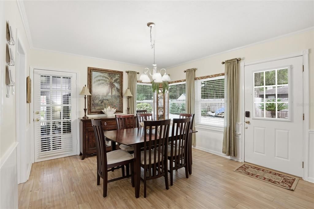 For Sale: $370,000 (3 beds, 2 baths, 1578 Square Feet)