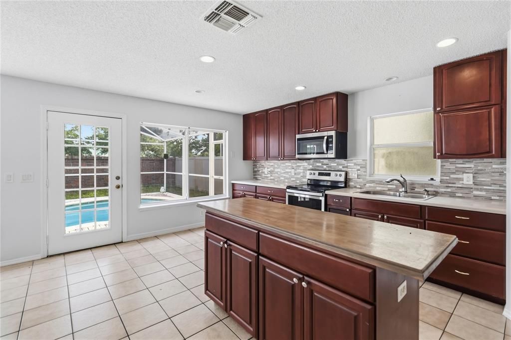 For Rent: $2,900 (4 beds, 2 baths, 1680 Square Feet)