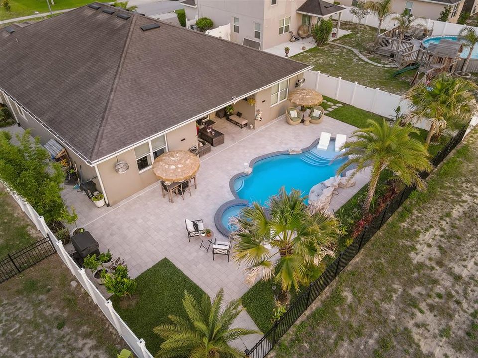 Activo con contrato: $599,000 (4 camas, 3 baños, 2675 Pies cuadrados)