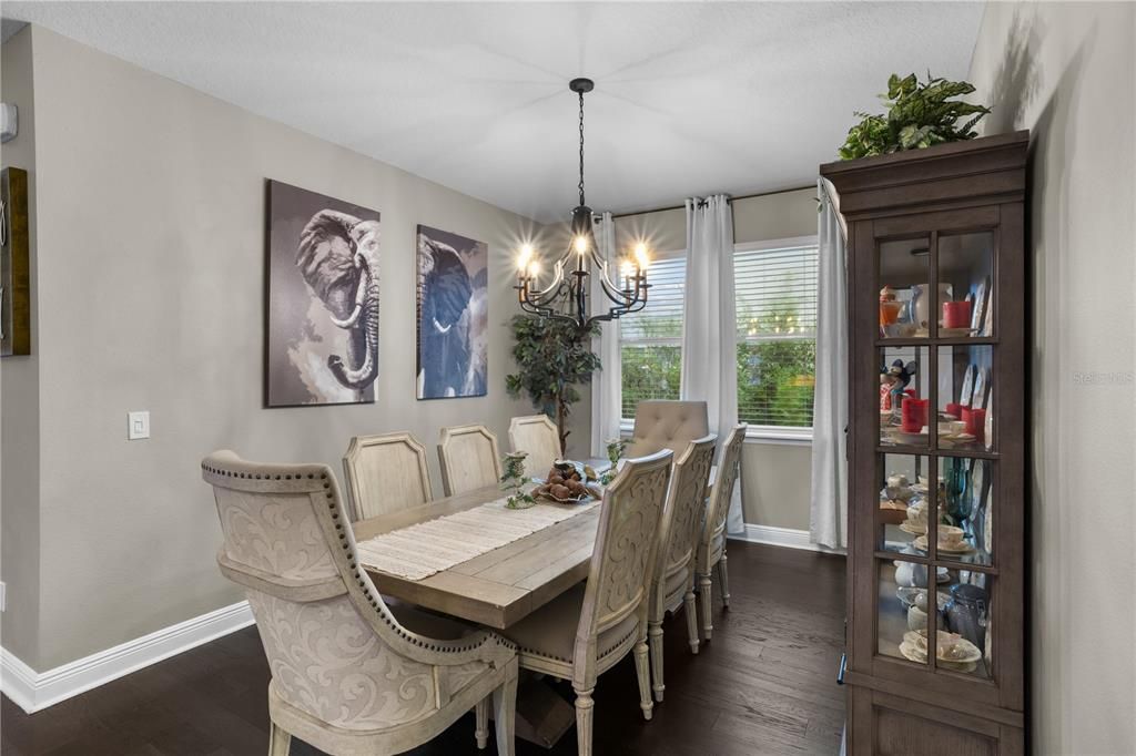 Activo con contrato: $599,000 (4 camas, 3 baños, 2675 Pies cuadrados)