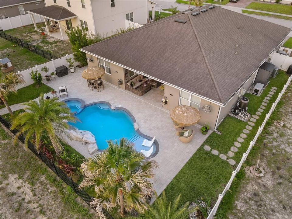 Activo con contrato: $599,000 (4 camas, 3 baños, 2675 Pies cuadrados)