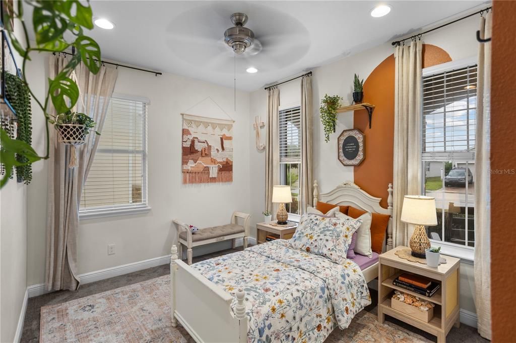 Activo con contrato: $599,000 (4 camas, 3 baños, 2675 Pies cuadrados)