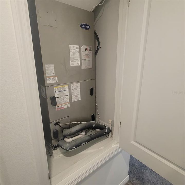 For Rent: $3,100 (5 beds, 2 baths, 2370 Square Feet)
