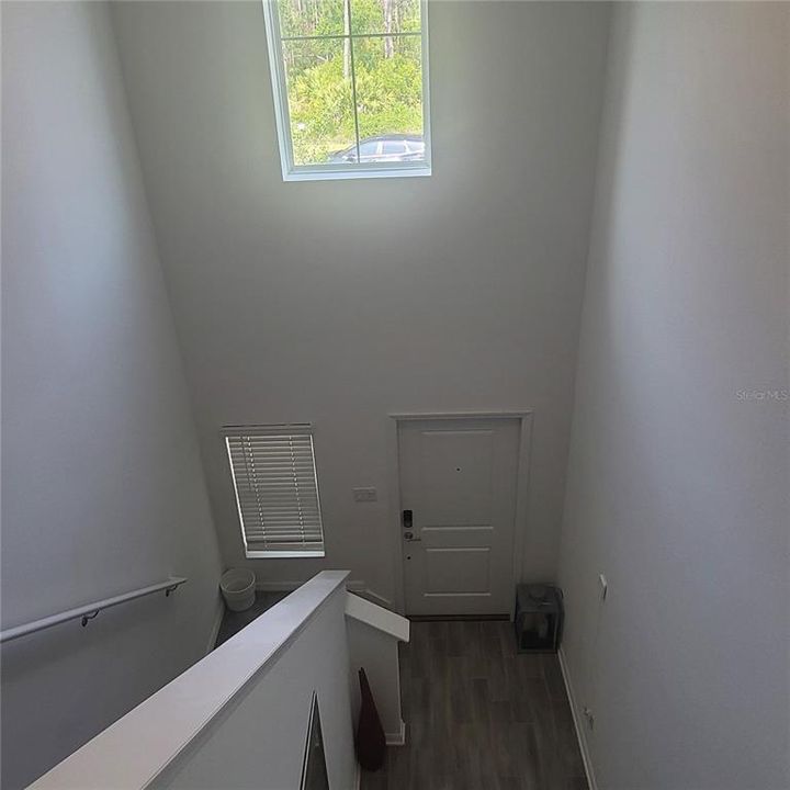 For Rent: $3,100 (5 beds, 2 baths, 2370 Square Feet)