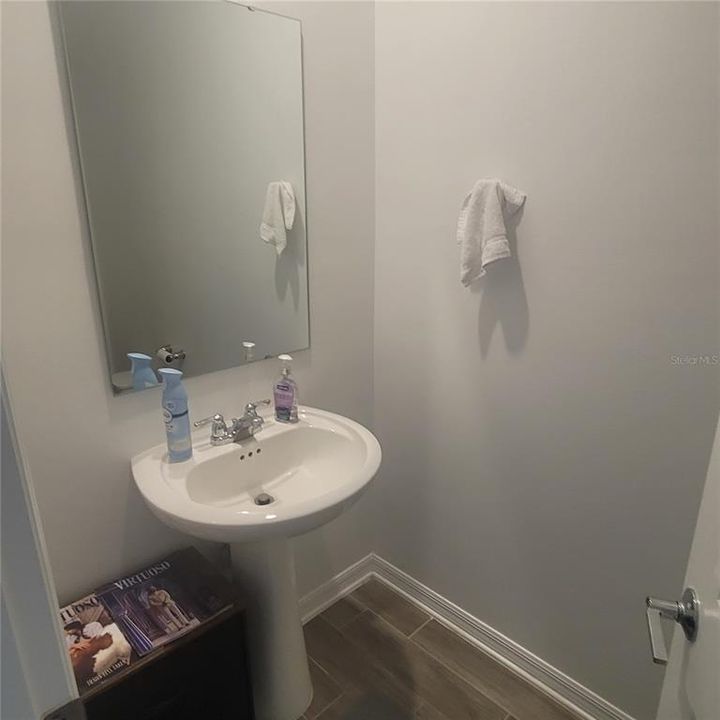 For Rent: $3,100 (5 beds, 2 baths, 2370 Square Feet)