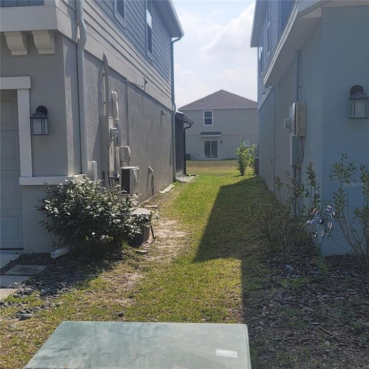 For Rent: $3,100 (5 beds, 2 baths, 2370 Square Feet)