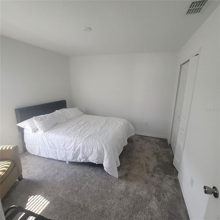 For Rent: $3,100 (5 beds, 2 baths, 2370 Square Feet)