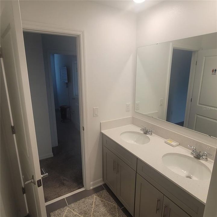 For Rent: $3,100 (5 beds, 2 baths, 2370 Square Feet)