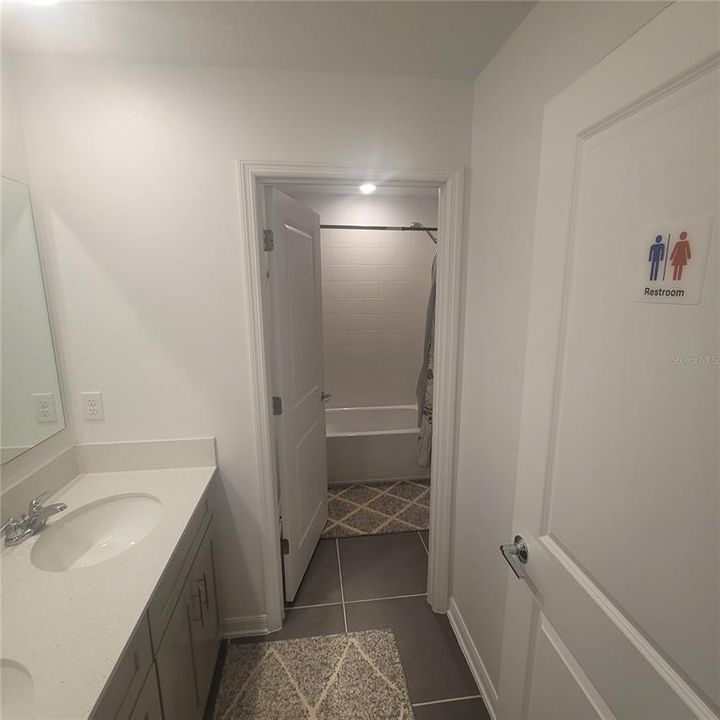 For Rent: $3,100 (5 beds, 2 baths, 2370 Square Feet)