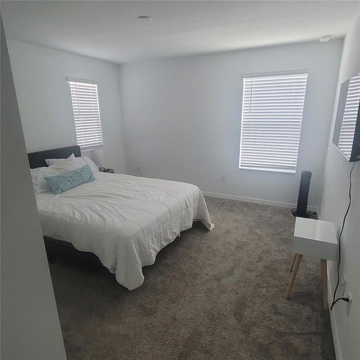 For Rent: $3,100 (5 beds, 2 baths, 2370 Square Feet)