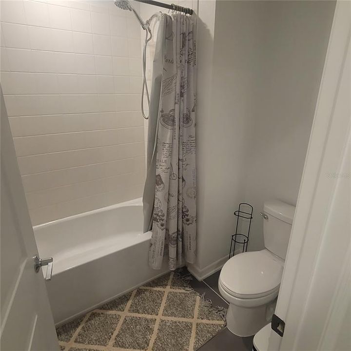 For Rent: $3,100 (5 beds, 2 baths, 2370 Square Feet)