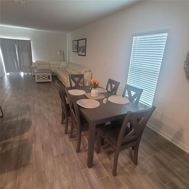 For Rent: $3,100 (5 beds, 2 baths, 2370 Square Feet)
