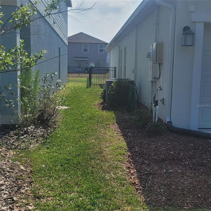 For Rent: $3,100 (5 beds, 2 baths, 2370 Square Feet)