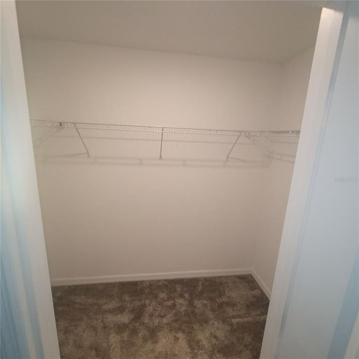 For Rent: $3,100 (5 beds, 2 baths, 2370 Square Feet)