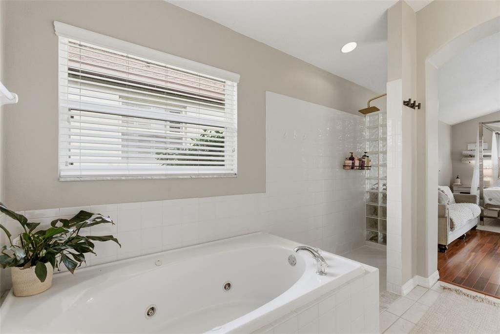 Active With Contract: $579,000 (4 beds, 2 baths, 2565 Square Feet)