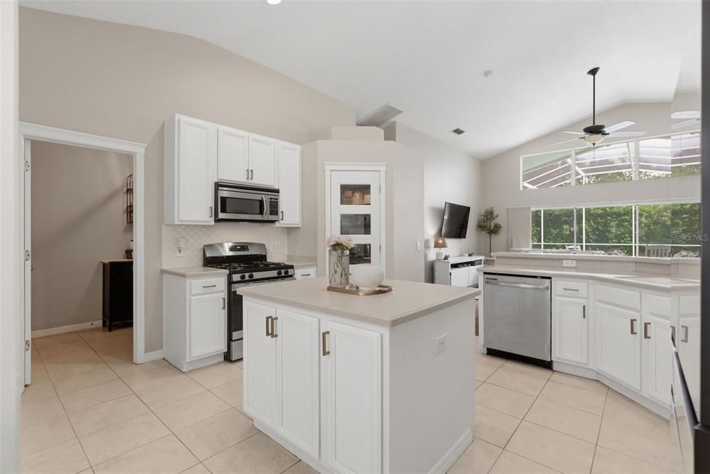 Active With Contract: $579,000 (4 beds, 2 baths, 2565 Square Feet)