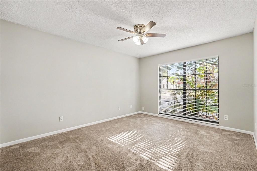 Activo con contrato: $319,900 (3 camas, 2 baños, 1244 Pies cuadrados)