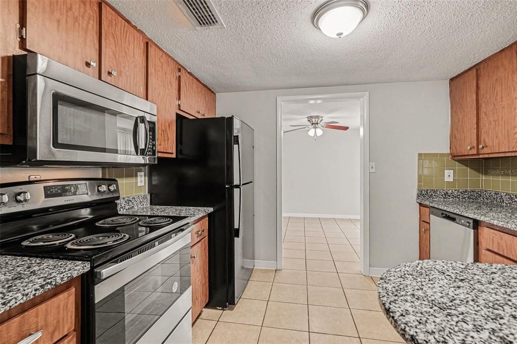 Activo con contrato: $254,900 (3 camas, 2 baños, 1180 Pies cuadrados)