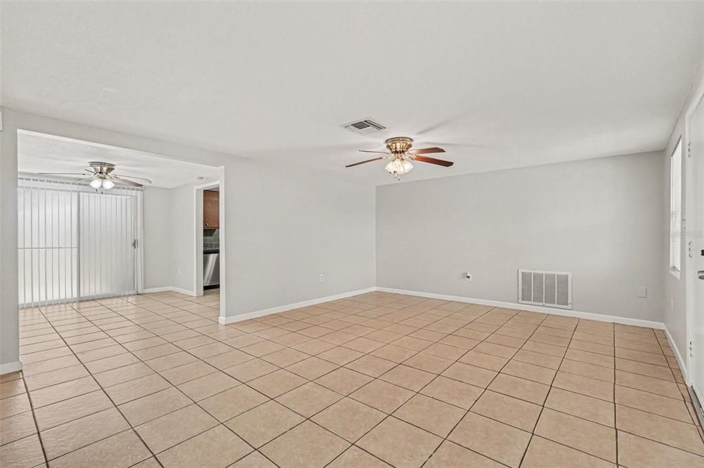Activo con contrato: $254,900 (3 camas, 2 baños, 1180 Pies cuadrados)