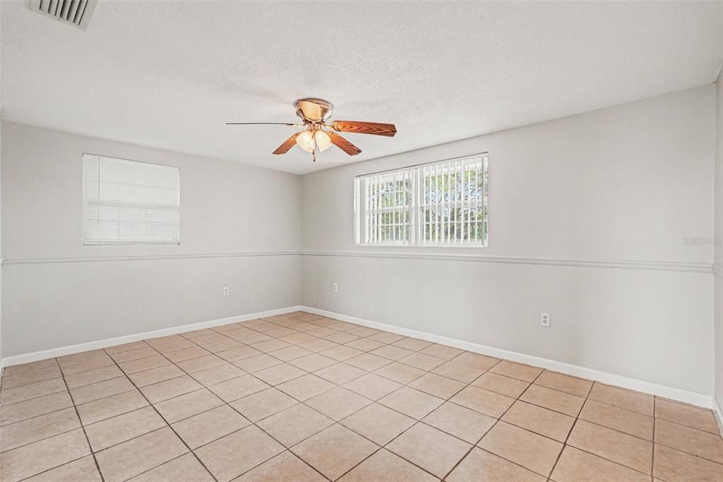 Activo con contrato: $254,900 (3 camas, 2 baños, 1180 Pies cuadrados)