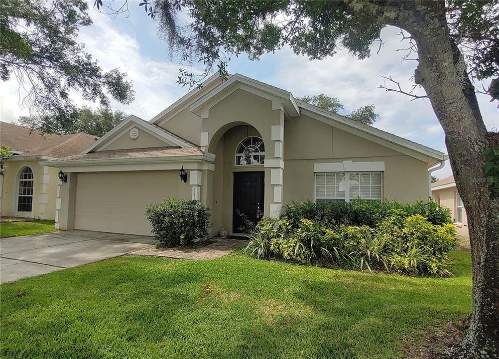 For Rent: $2,650 (4 beds, 2 baths, 2036 Square Feet)