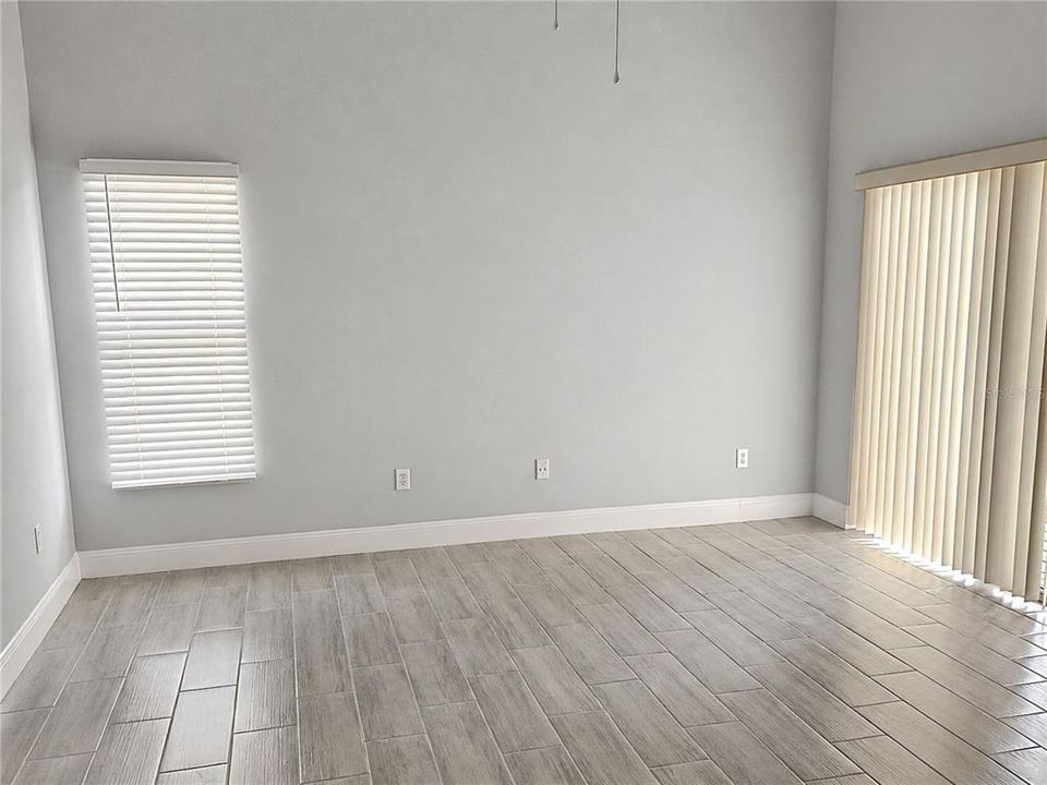 For Rent: $2,650 (4 beds, 2 baths, 2036 Square Feet)