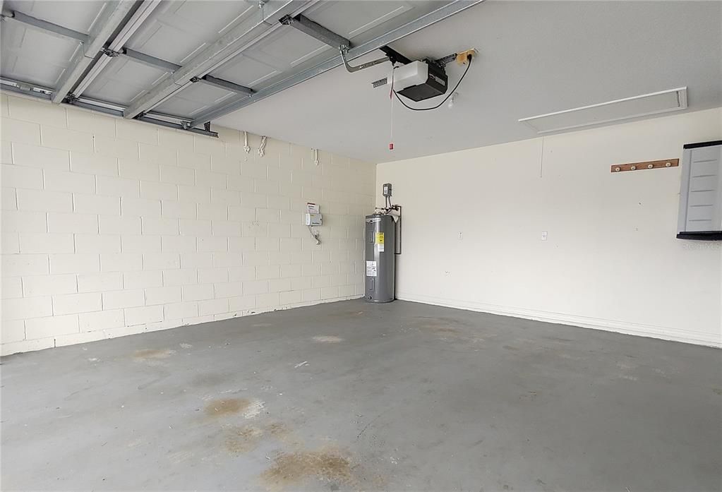 For Rent: $2,650 (4 beds, 2 baths, 2036 Square Feet)