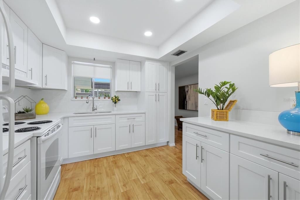 На продажу: $229,900 (2 спален, 2 ванн, 1540 Квадратных фут)