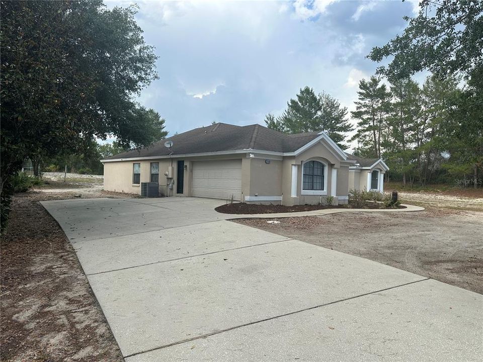 For Rent: $2,400 (4 beds, 3 baths, 3047 Square Feet)