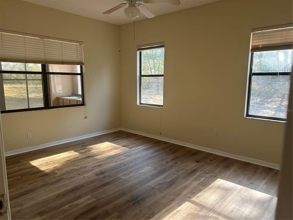 For Rent: $2,400 (4 beds, 3 baths, 3047 Square Feet)