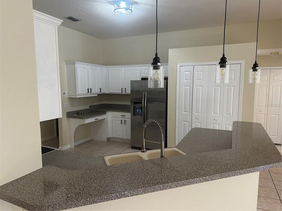For Rent: $2,400 (4 beds, 3 baths, 3047 Square Feet)