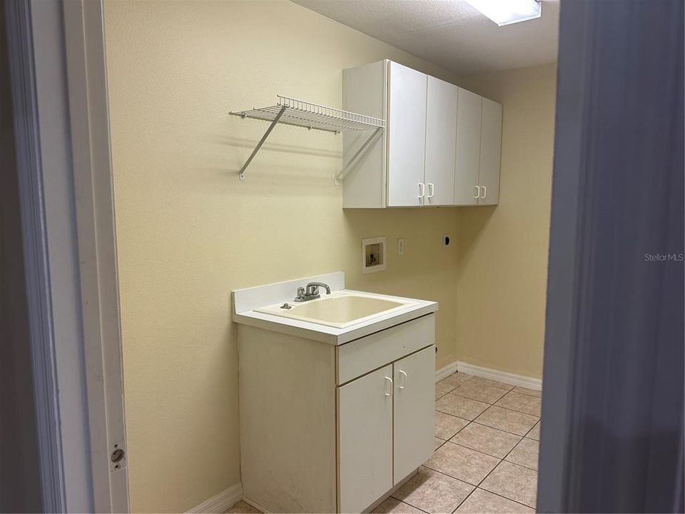 For Rent: $2,400 (4 beds, 3 baths, 3047 Square Feet)