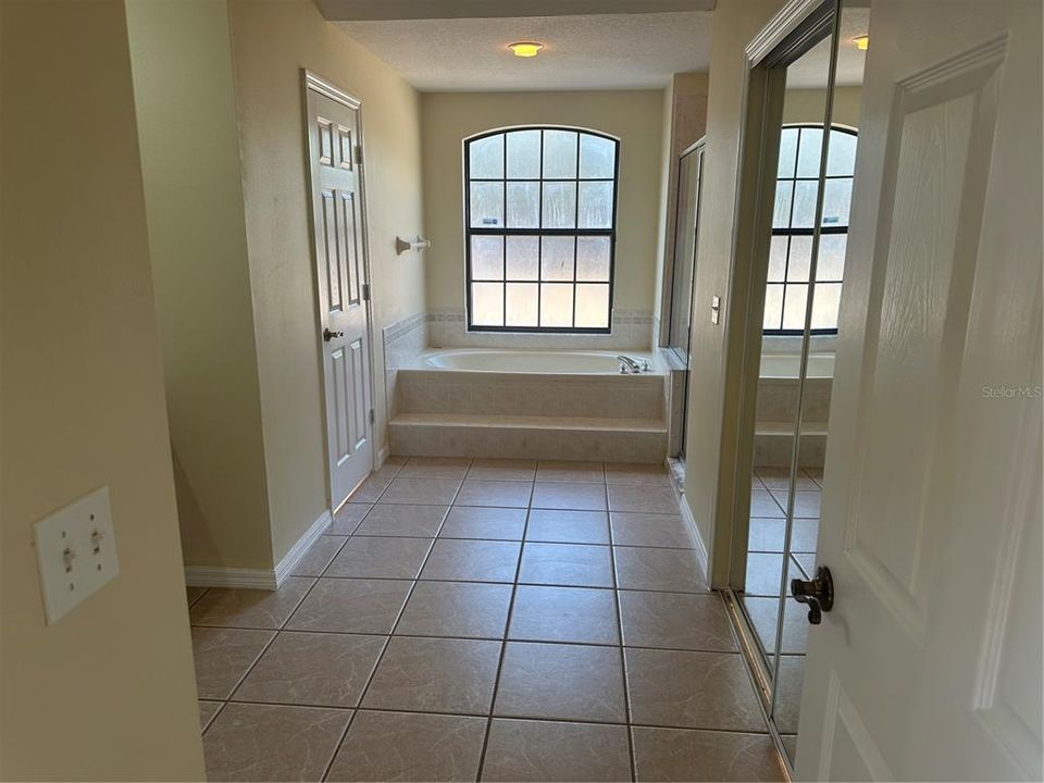 For Rent: $2,400 (4 beds, 3 baths, 3047 Square Feet)