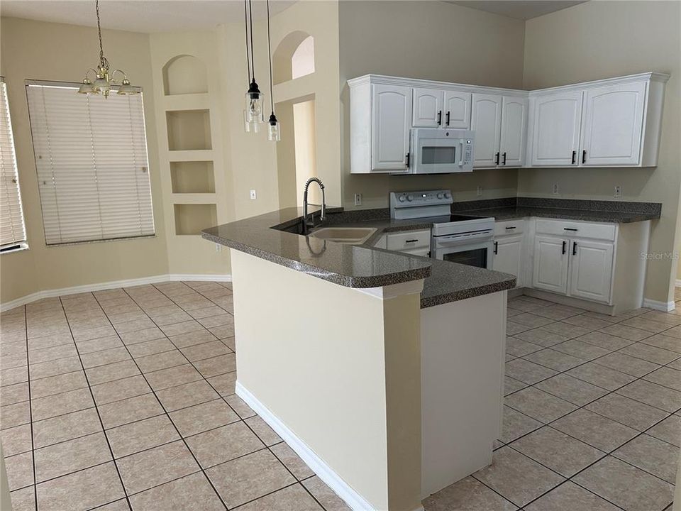 For Rent: $2,400 (4 beds, 3 baths, 3047 Square Feet)