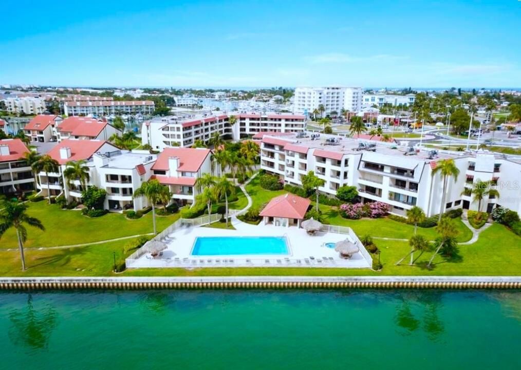 En Venta: $410,400 (2 camas, 2 baños, 1040 Pies cuadrados)