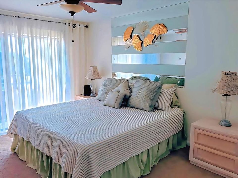 En Venta: $410,400 (2 camas, 2 baños, 1040 Pies cuadrados)