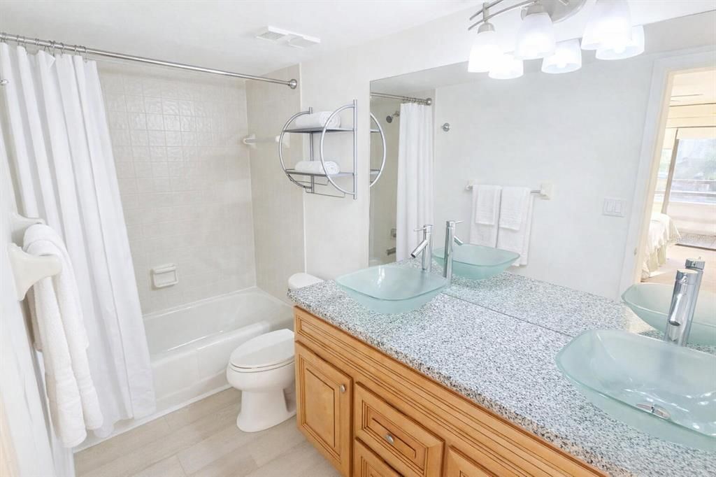 En Venta: $410,400 (2 camas, 2 baños, 1040 Pies cuadrados)