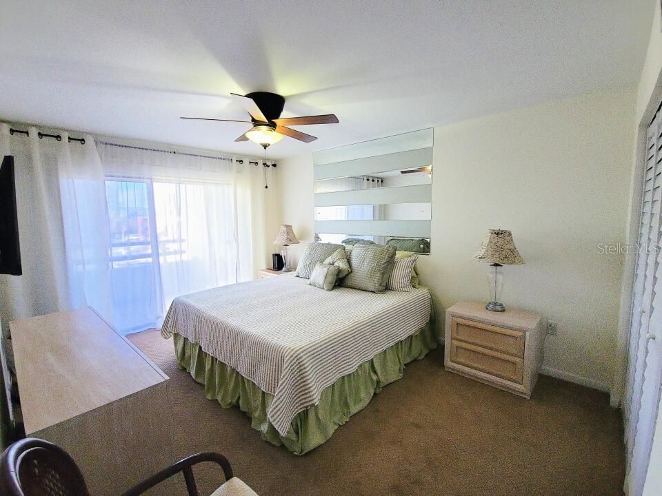 En Venta: $410,400 (2 camas, 2 baños, 1040 Pies cuadrados)