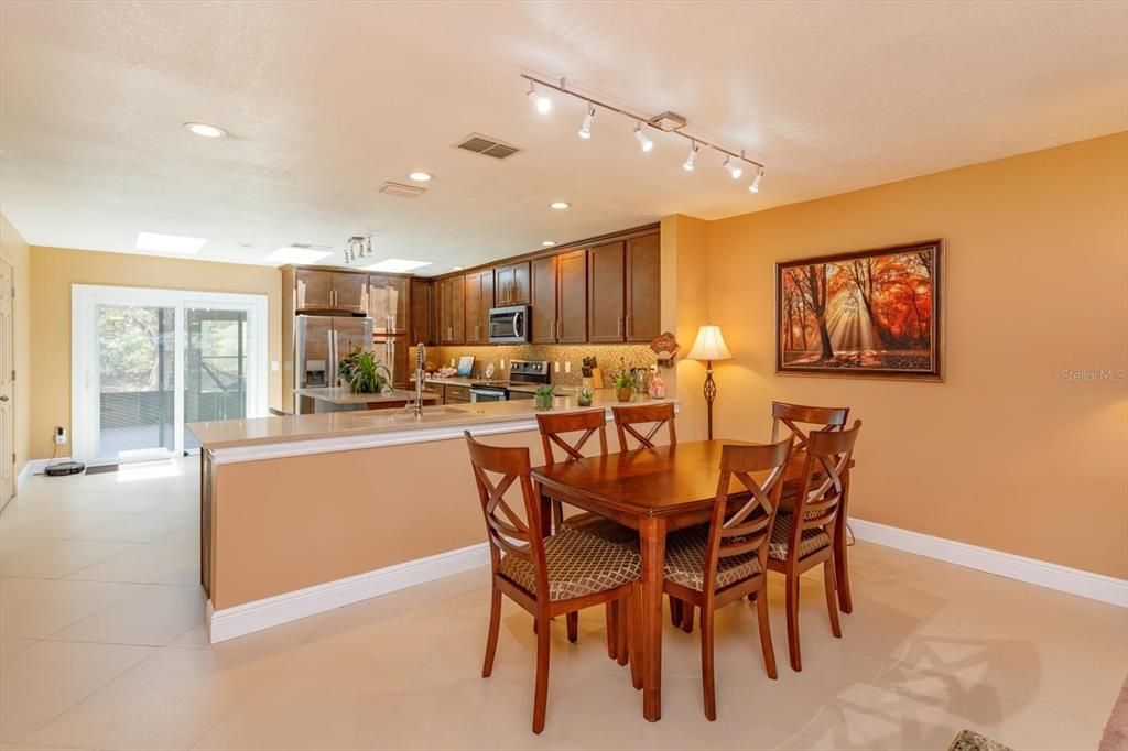 Active With Contract: $289,000 (2 beds, 2 baths, 1350 Square Feet)