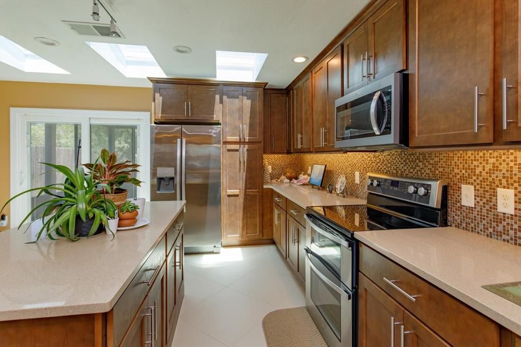 Active With Contract: $289,000 (2 beds, 2 baths, 1350 Square Feet)