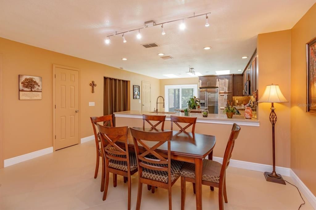 Active With Contract: $289,000 (2 beds, 2 baths, 1350 Square Feet)